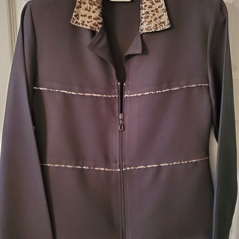 Vintage black polyester leopard trimmed jacket.